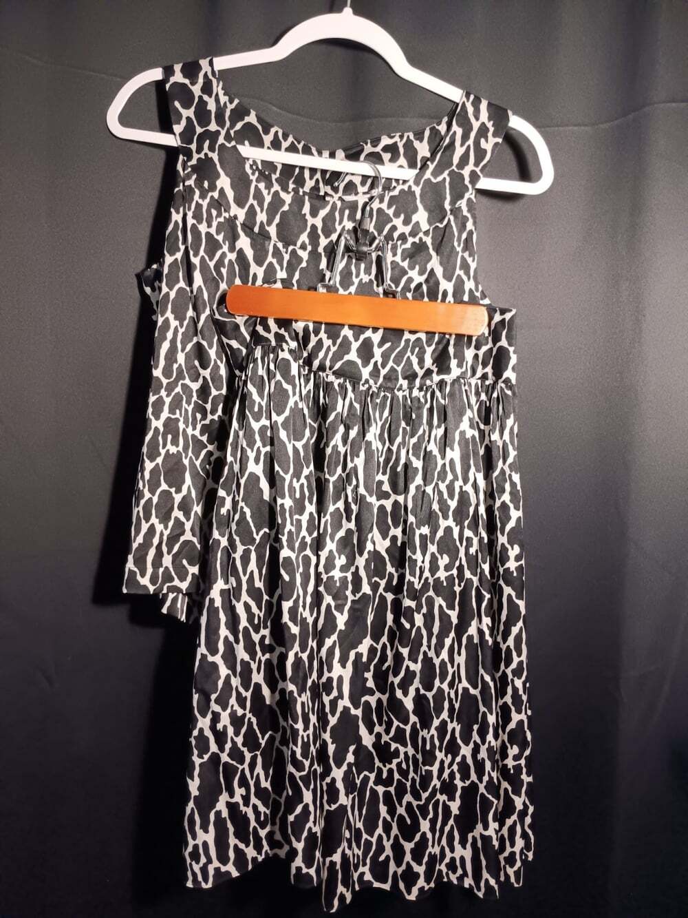 ST. John Silk Giraffe Print Matching Top & Skirt Set Petite / Size 4 Black White